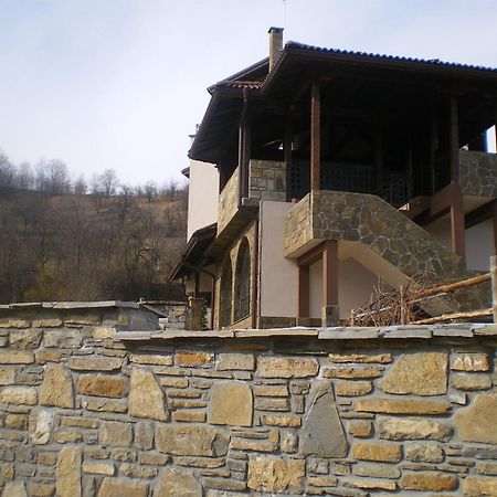 Family Hotel Balkana Apriltsi  Luaran gambar