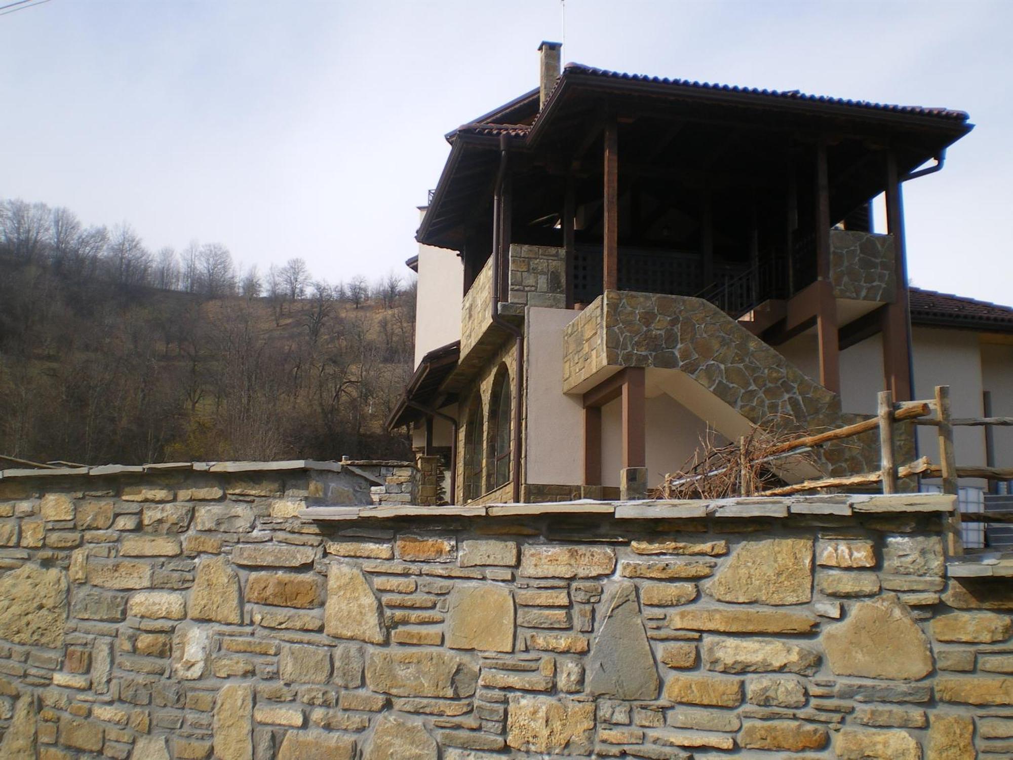 Family Hotel Balkana Apriltsi  Luaran gambar