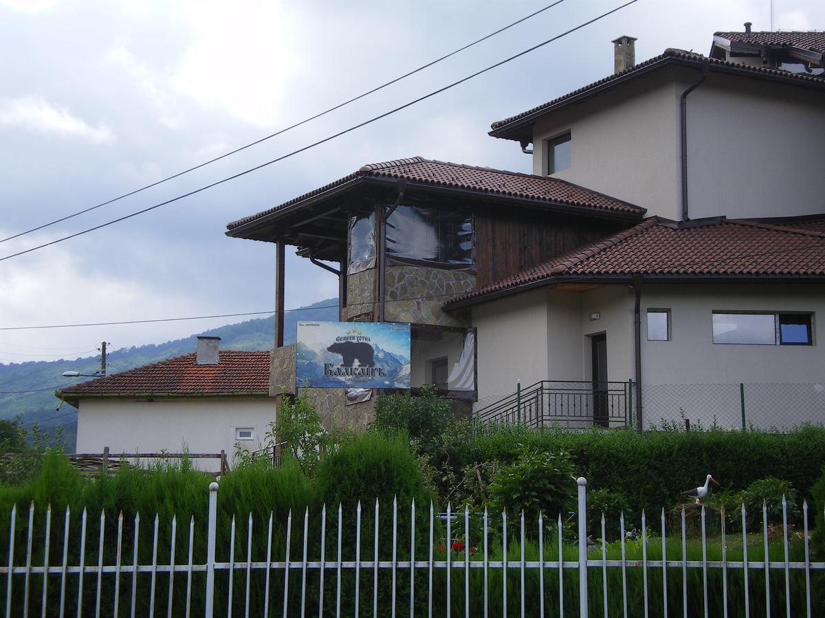 Family Hotel Balkana Apriltsi  Luaran gambar