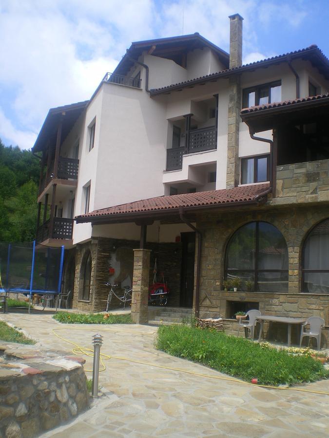 Family Hotel Balkana Apriltsi  Luaran gambar