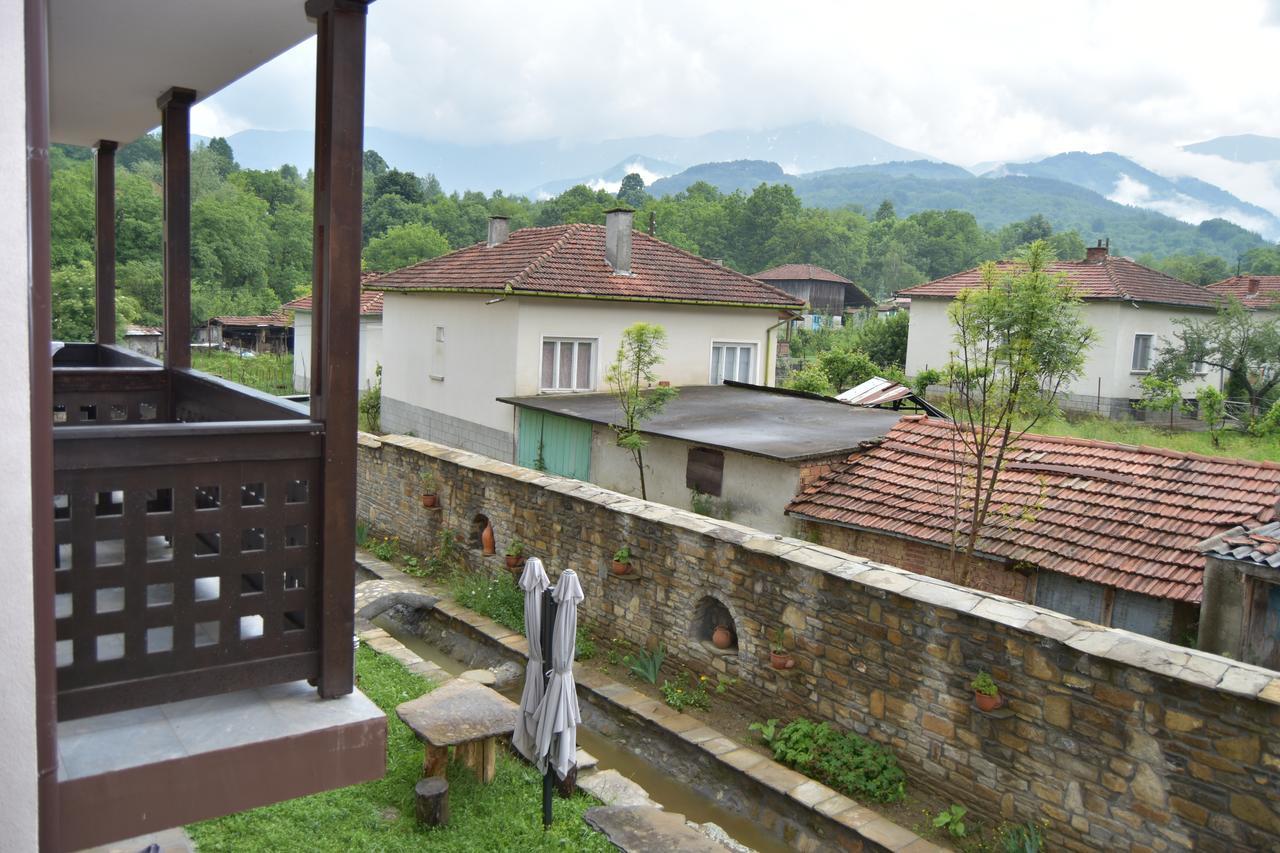Family Hotel Balkana Apriltsi  Luaran gambar
