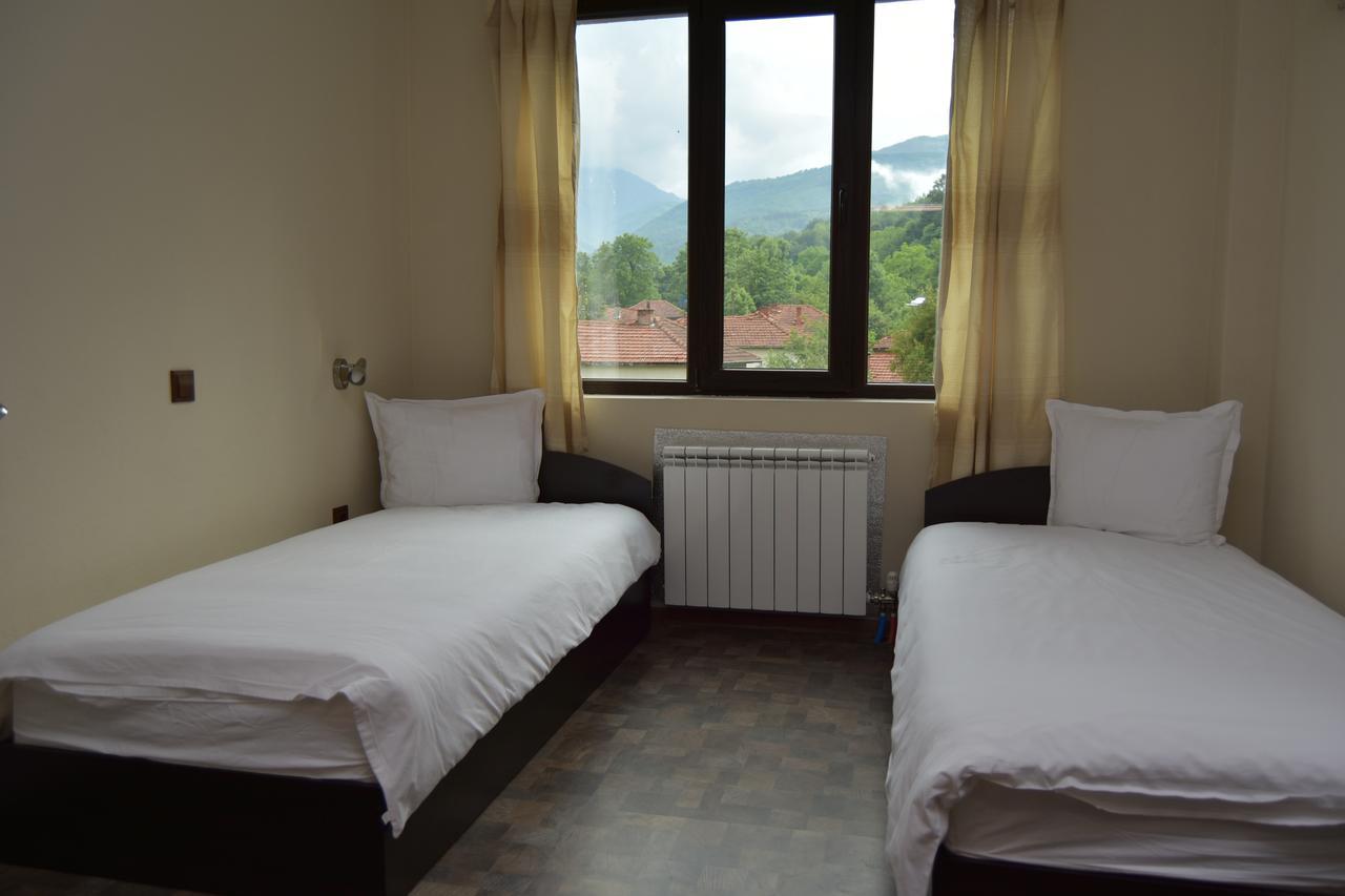 Family Hotel Balkana Apriltsi  Luaran gambar