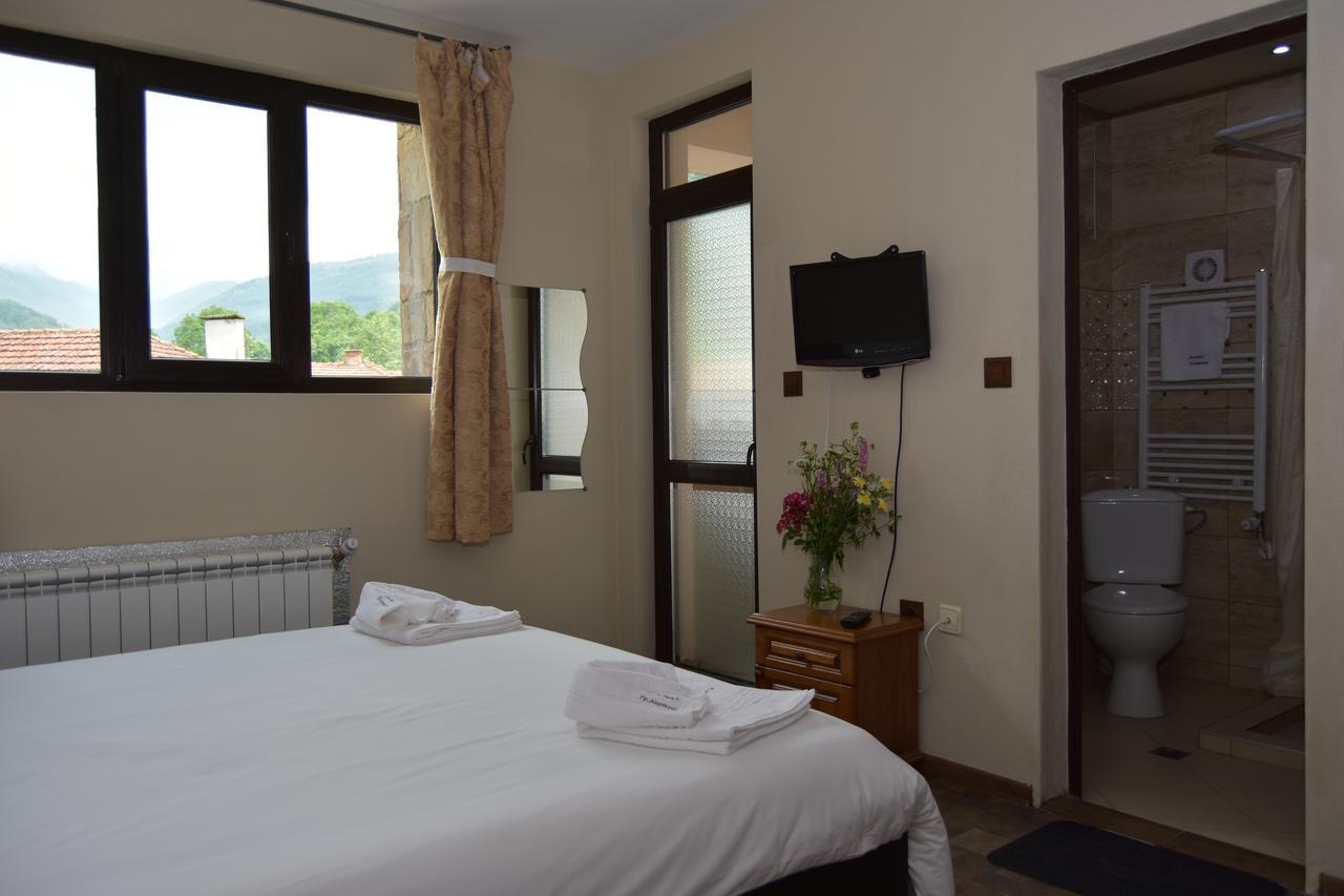 Family Hotel Balkana Apriltsi  Luaran gambar