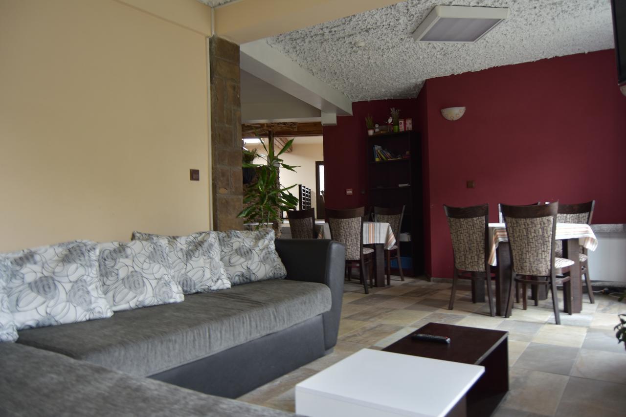 Family Hotel Balkana Apriltsi  Luaran gambar